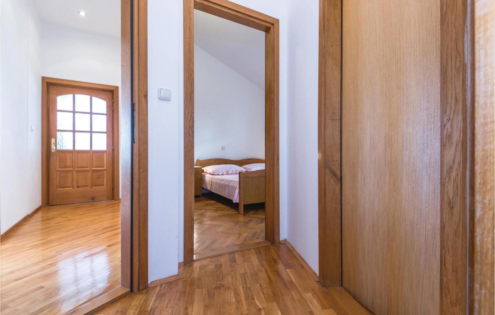 3 Bedroom Amazing Apartment In Makarská Exteriér fotografie