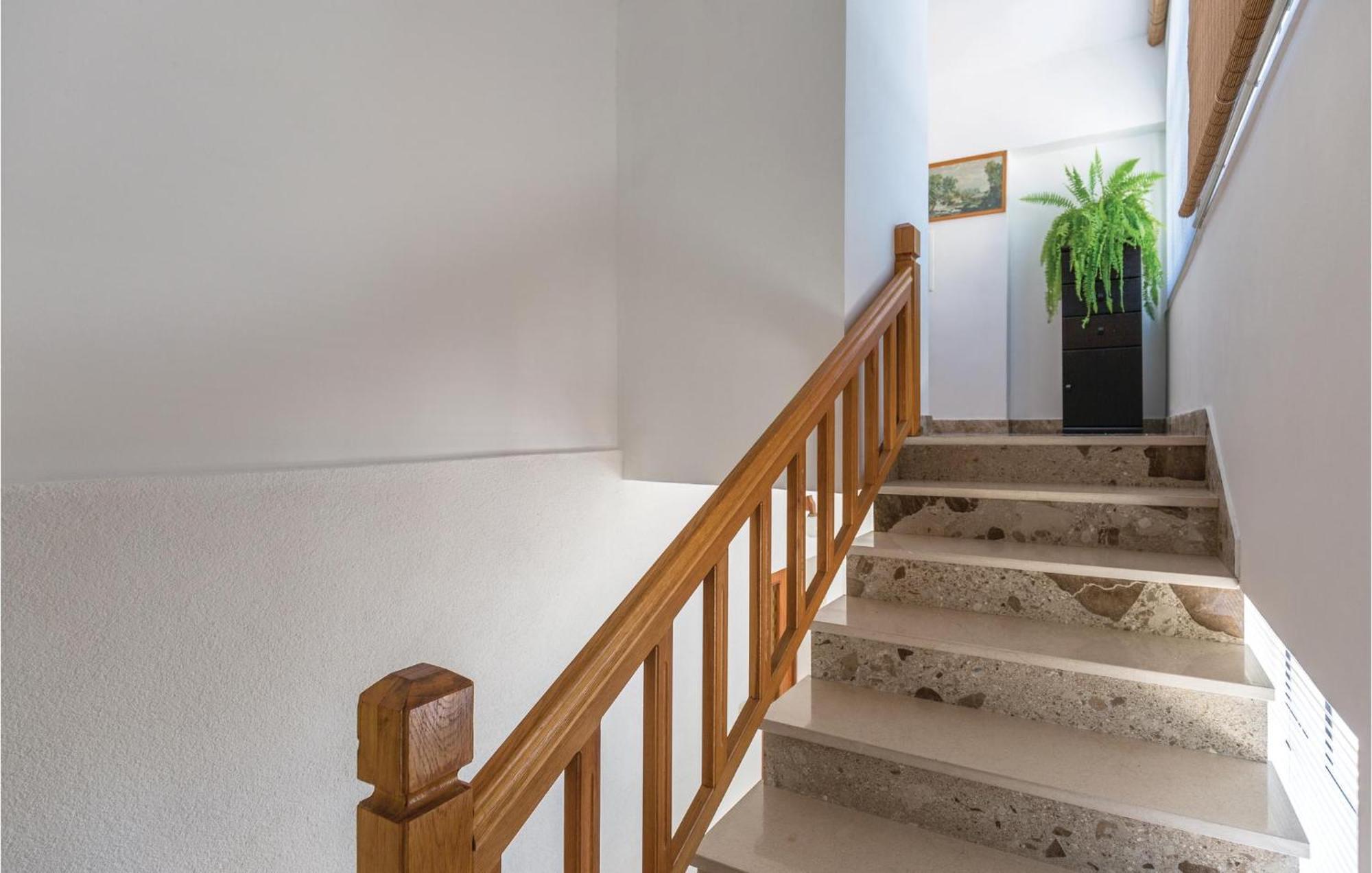 3 Bedroom Amazing Apartment In Makarská Exteriér fotografie